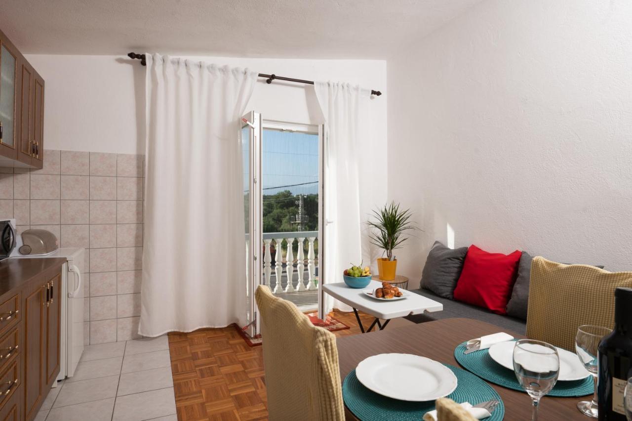 Marina'S Apartments Ražanac Екстериор снимка