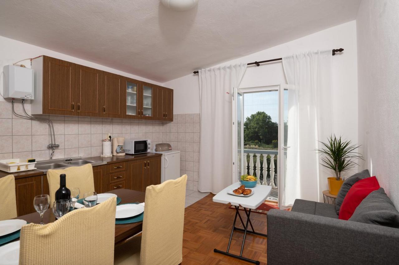 Marina'S Apartments Ražanac Екстериор снимка