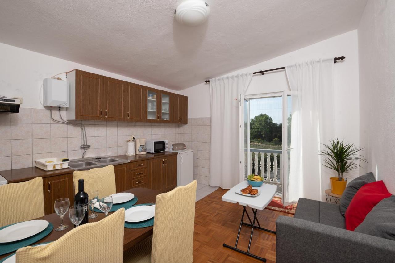 Marina'S Apartments Ražanac Екстериор снимка