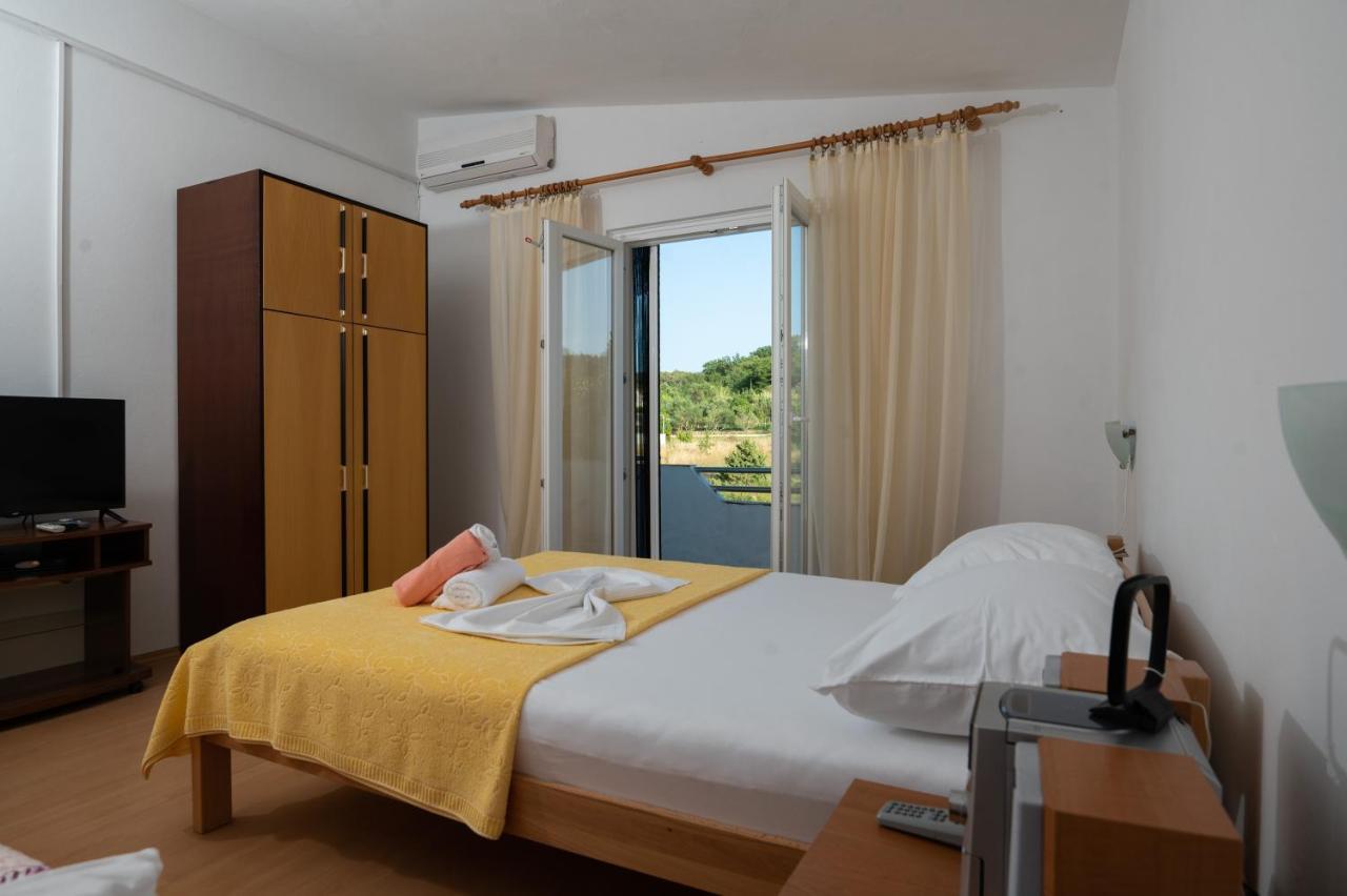 Marina'S Apartments Ražanac Екстериор снимка