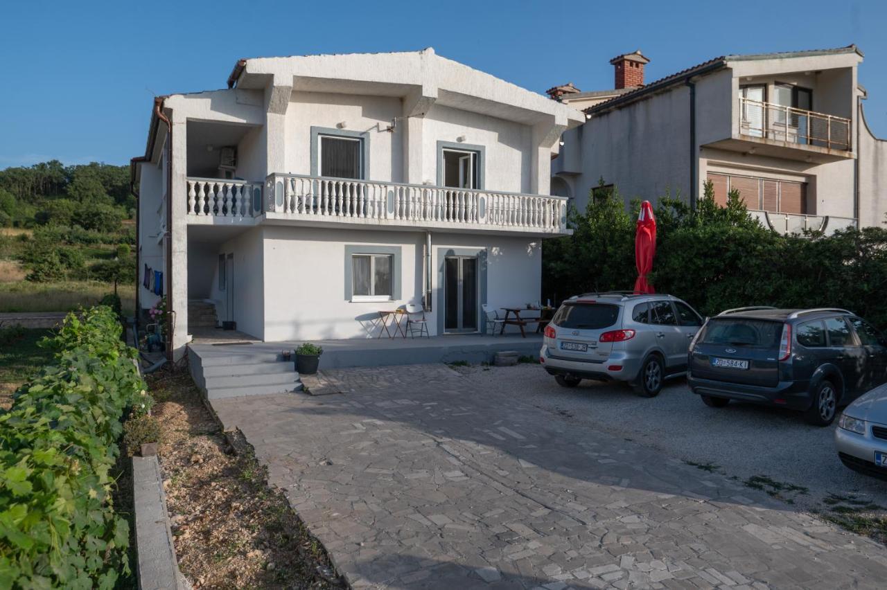 Marina'S Apartments Ražanac Екстериор снимка