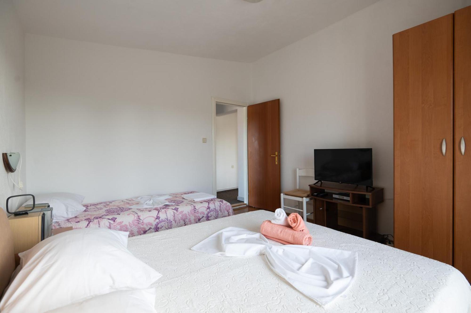 Marina'S Apartments Ražanac Стая снимка