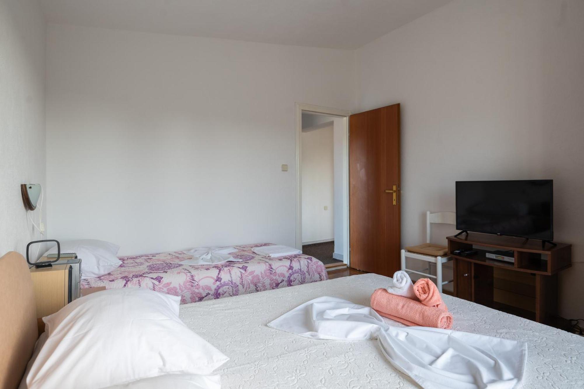 Marina'S Apartments Ražanac Стая снимка