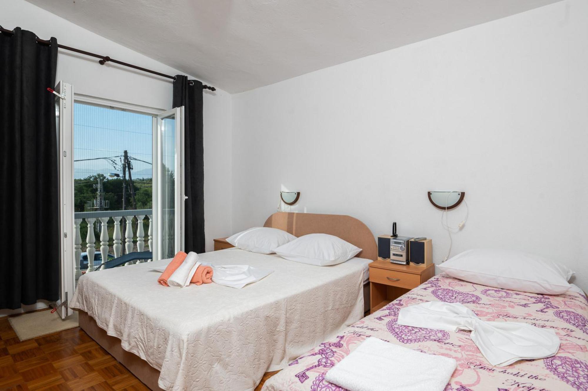Marina'S Apartments Ražanac Стая снимка